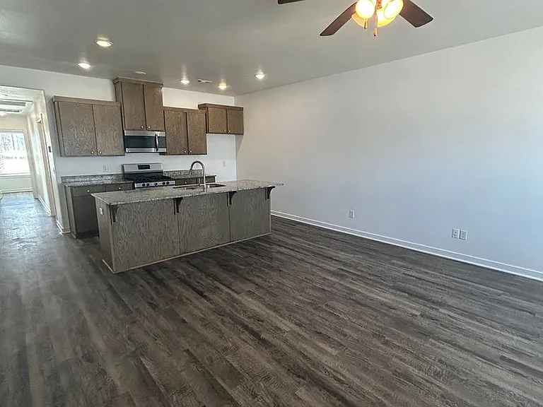 644 Hidden Springs Dr — Photo 2