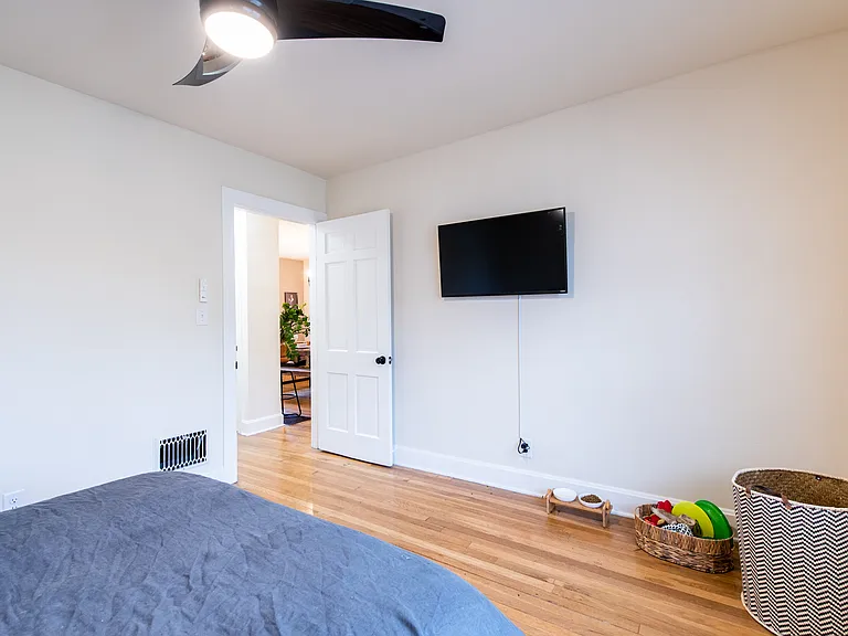 Berkshire Apartments — Photo 30