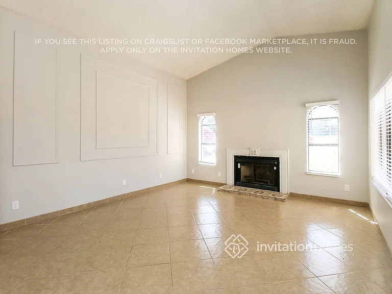 1701 N Pleasant Dr — Photo 3
