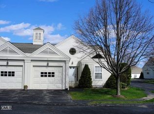 35 Saint George Pl, Sandy Hook, CT 06482