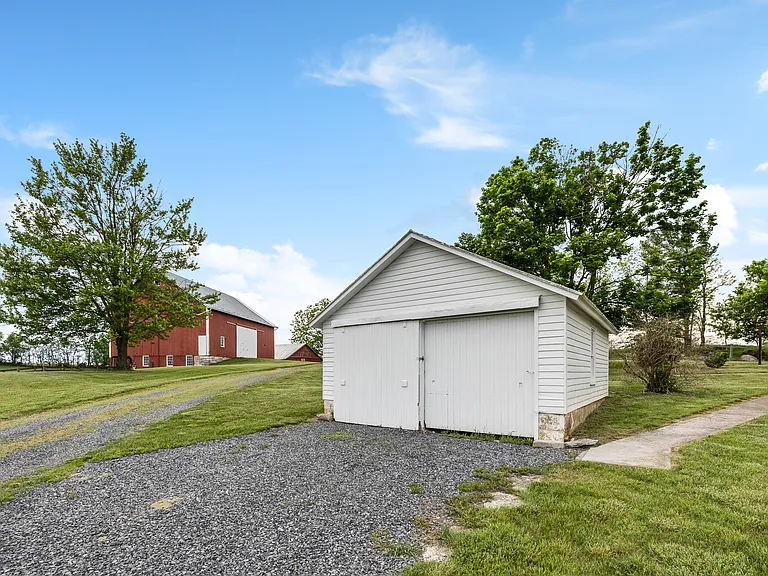 Middle Rd — Photo 46