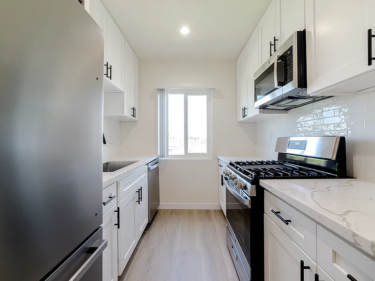 2233 S Ridgeley Dr #301 — Photo 7