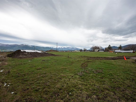 5th image of 2 Howells Ln