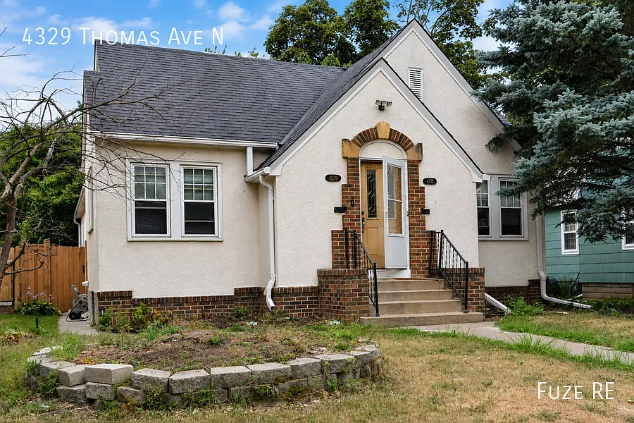 Beautifully updated 2-Bed 1-Bath Unit in Minneapolis - Available Now! — Photo 1