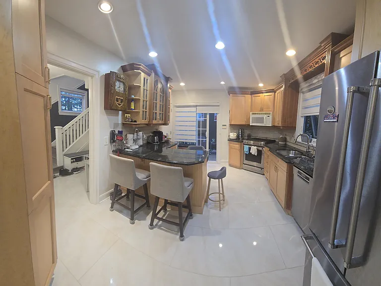 407 Saint George St — Photo 5