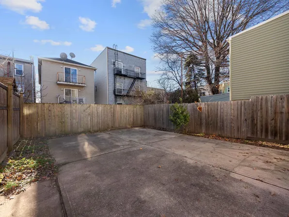 133 Sherman Place image 11 of 13