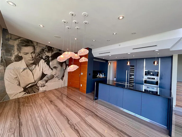 92 SW 3rd St #Penthouse 5213 — Photo 6