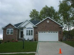 284 Hawkwood Dr W, Valparaiso, IN 46385