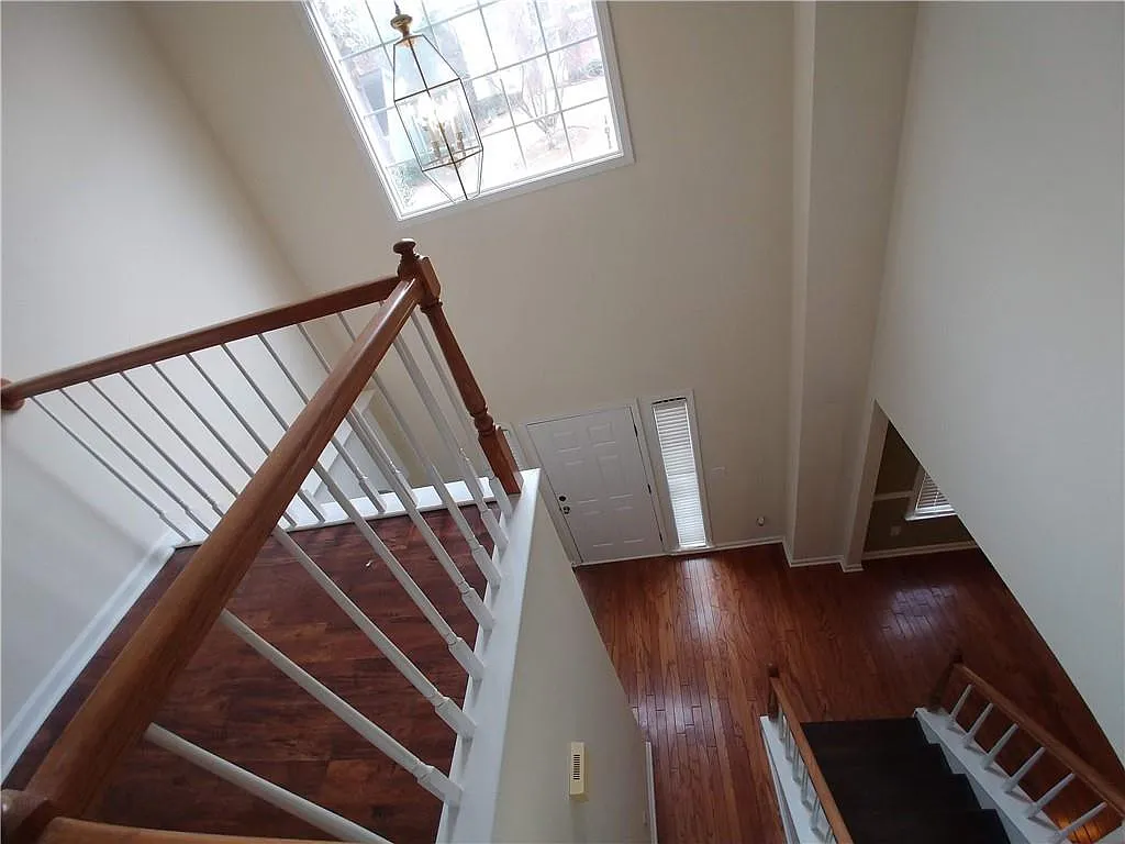 4 bed, 2.5 bath, 2254 sqft, $2,499 — Photo 2