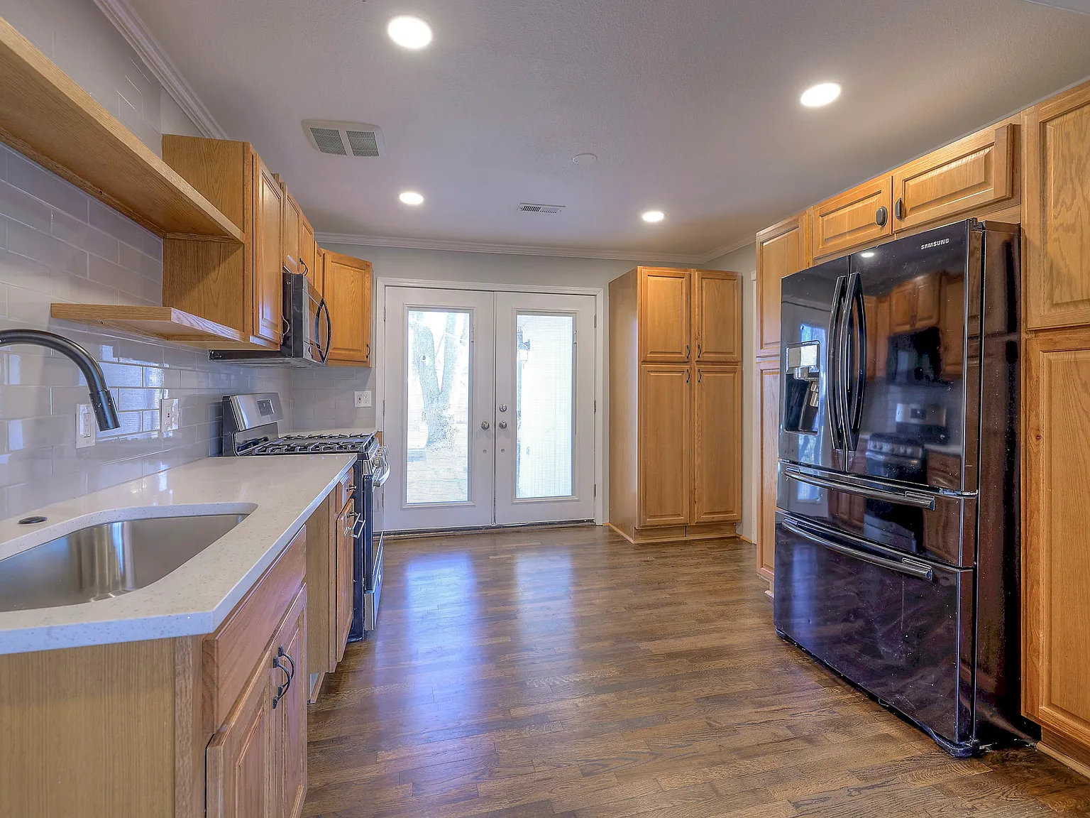 4 bed, 1500 sqft, $2,675 — Photo 4