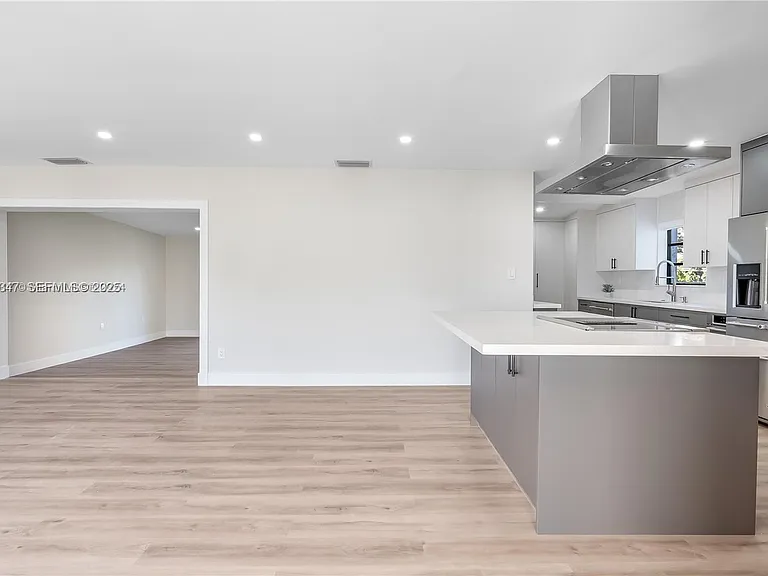 8421 SW 27th Ter #2 — Photo 3