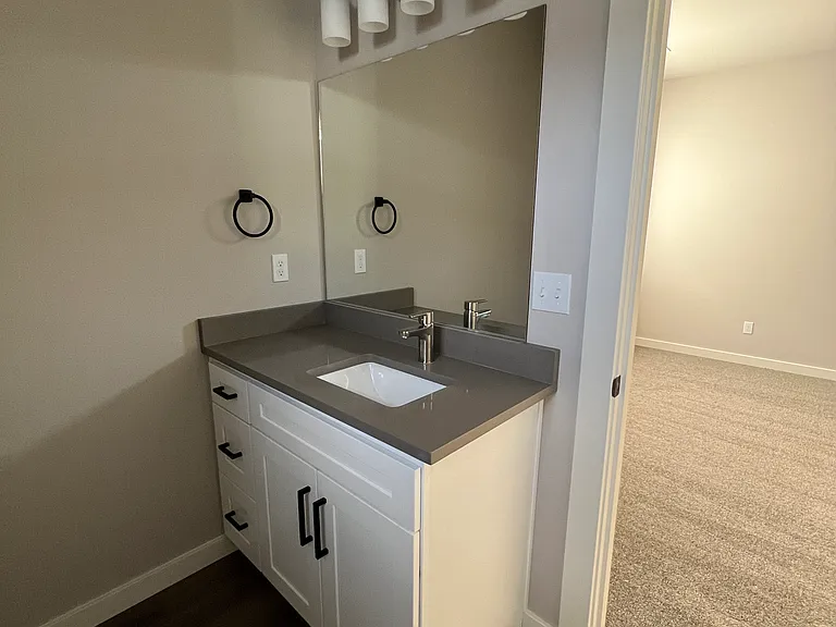 613 Peterson Pl #B — Photo 8