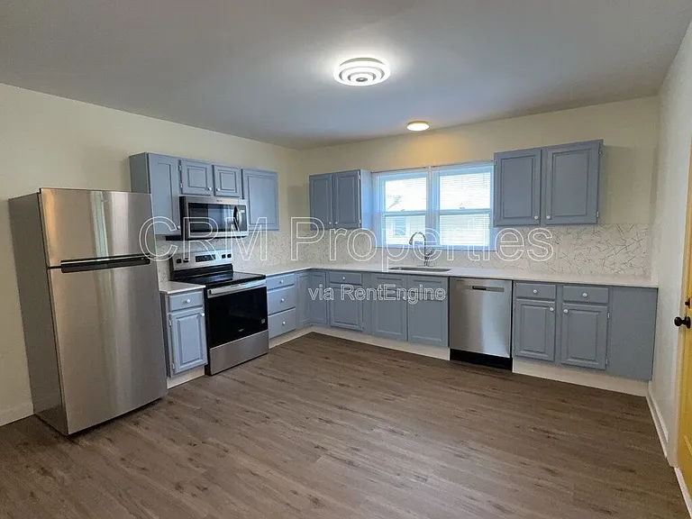 1339 Division St — Photo 10