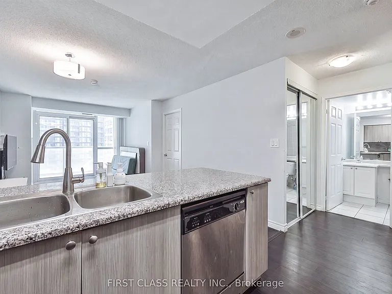35 Hollywood Ave #1711 — Photo 8