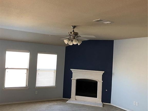 3rd image of 1122 Bexar Ave