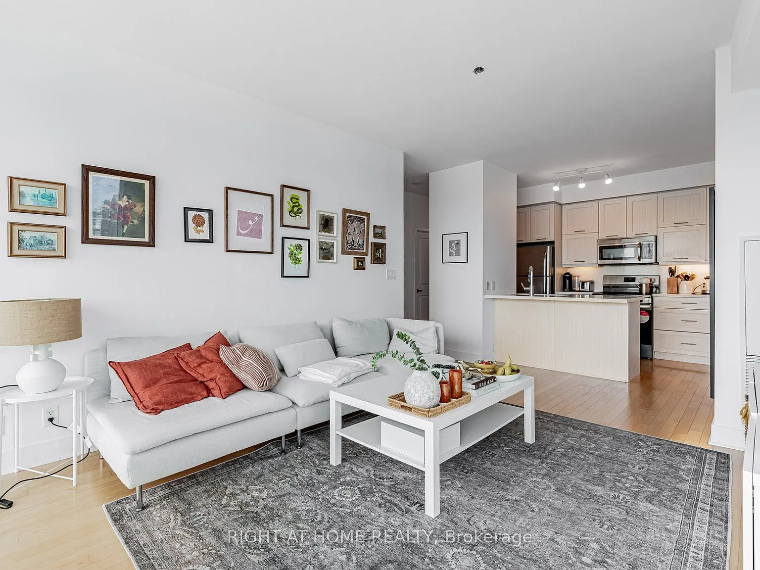 2 bed, $3,400 — Photo 1