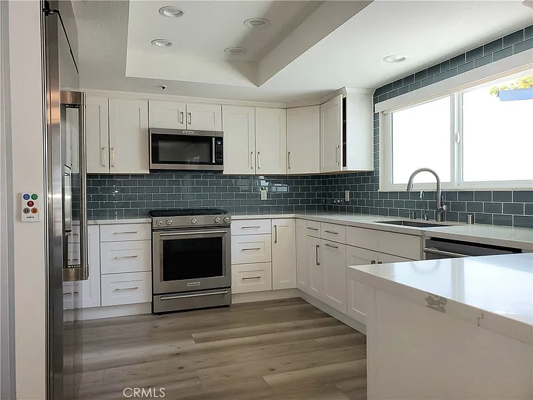 219 W Escalones — Photo 12