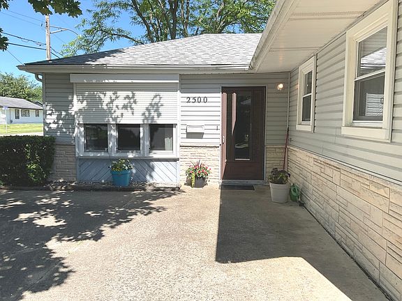 3rd image of 2500 Mocassin Ln