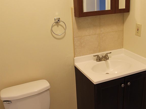 5th image of 253 1/2 E Erie Ave #5