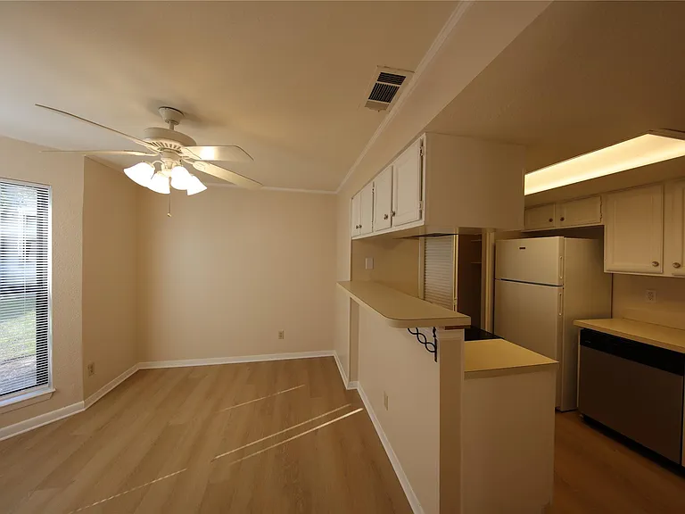 1510 W North Loop Blvd #412 — Photo 7