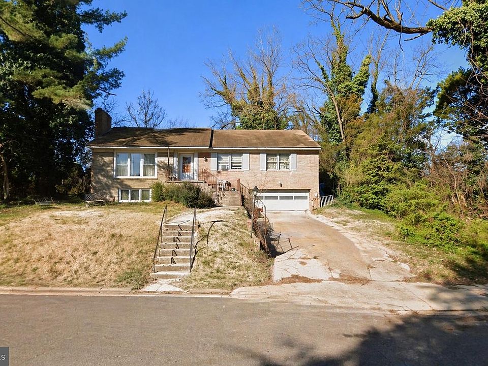 2nd image of 3836 N Oakland St