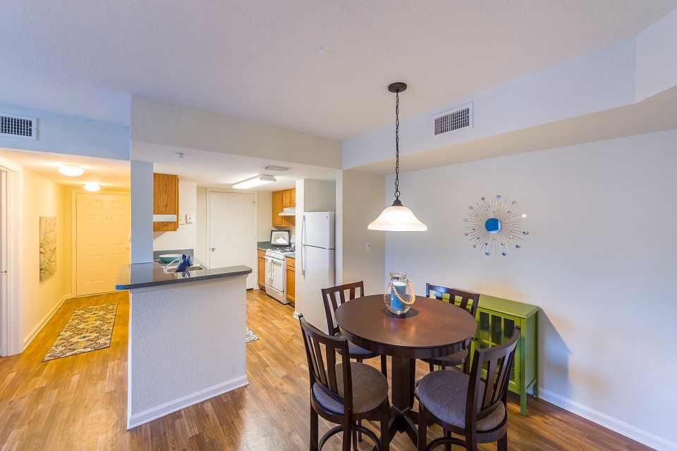 Madelyn Oaks Dining Area and Kitchen