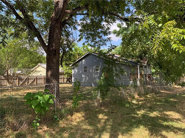 301 Taylor St — Photo 10