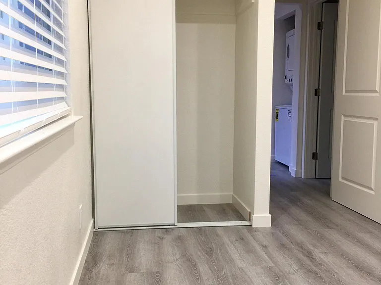 374 Raymond Ave — Photo 10