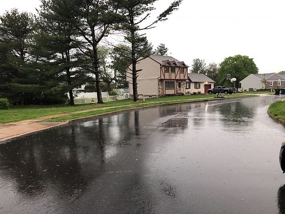 4th image of 111 Karen Ct
