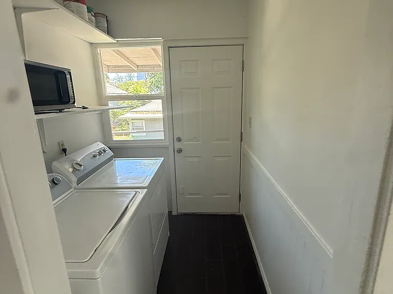 1224 E St #B — Photo 14