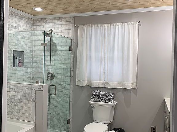3rd image of 442 Suburbia Dr