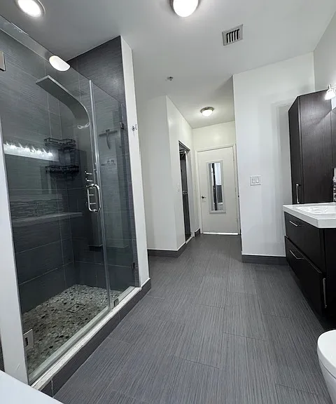 313 NE 2nd St #302 — Photo 9