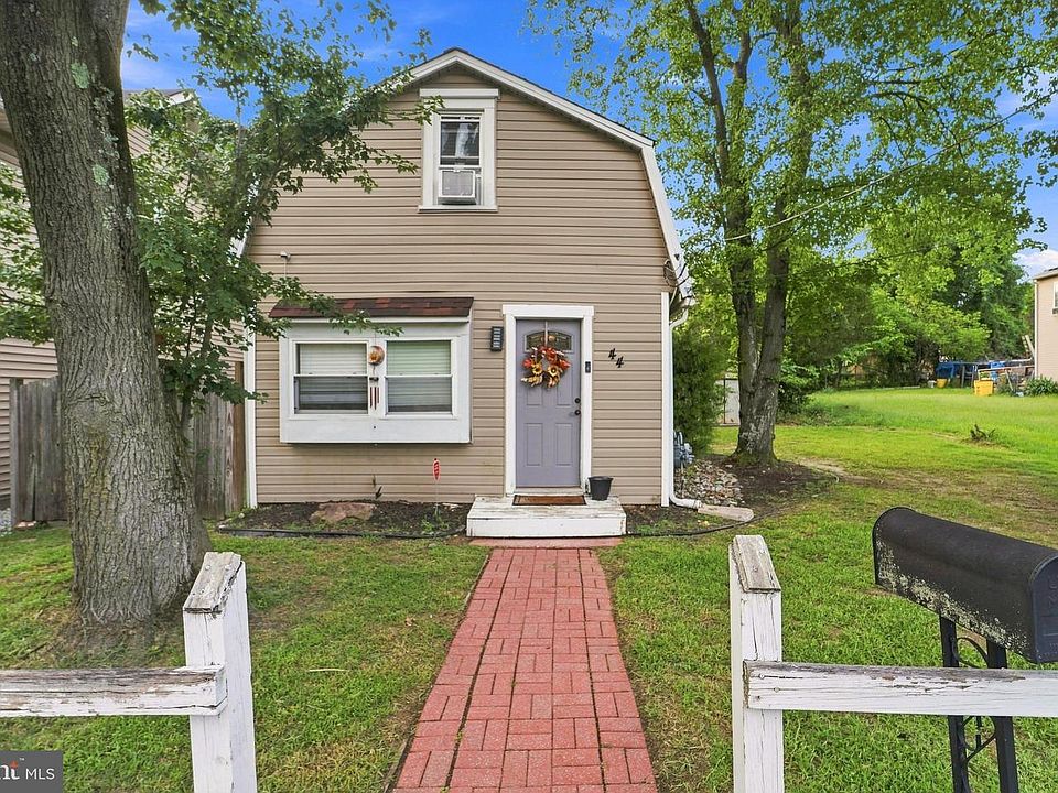 1st image of 44 Terrace Ave