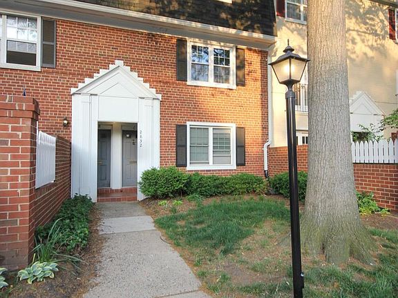 2nd image of 2832C S Wakefield St