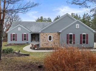 10155 W Oakwood Rd, Franklin, WI 53132