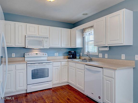 2nd image of 2944 Bay Village St