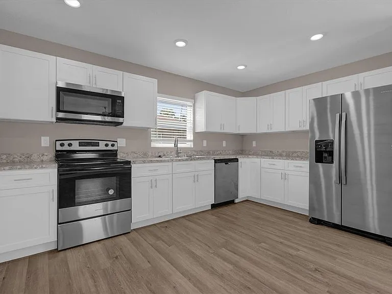 324 Avenue Y NE #B — Photo 10