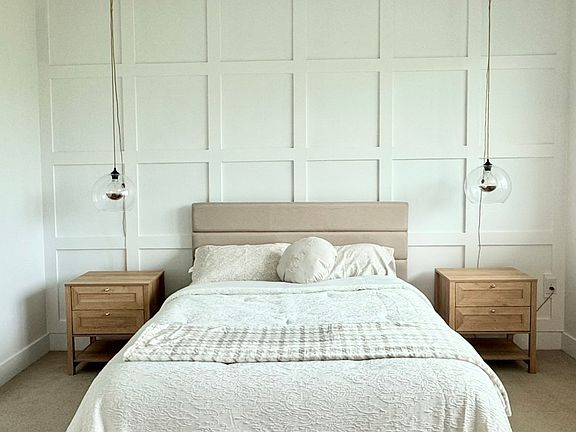 Bedroom - Queen size bed with sheets and pillows.