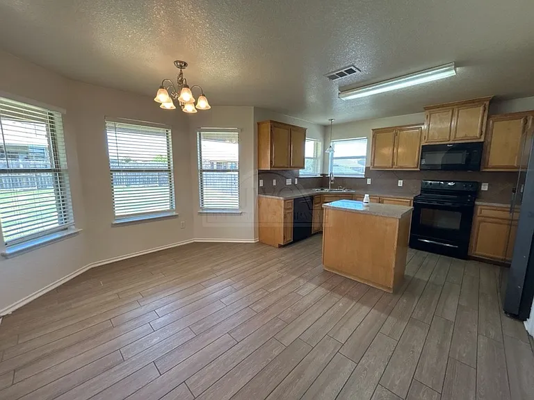 10105 Diana Dr — Photo 6