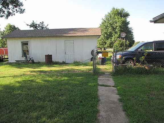 back of house with 1 car garage