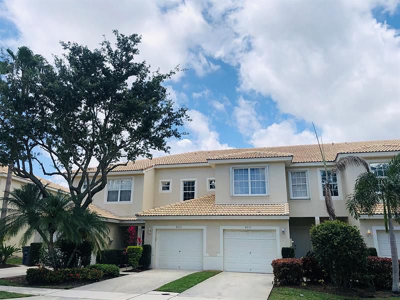 8031 Bellagio Ln, Boynton Beach, FL 33472