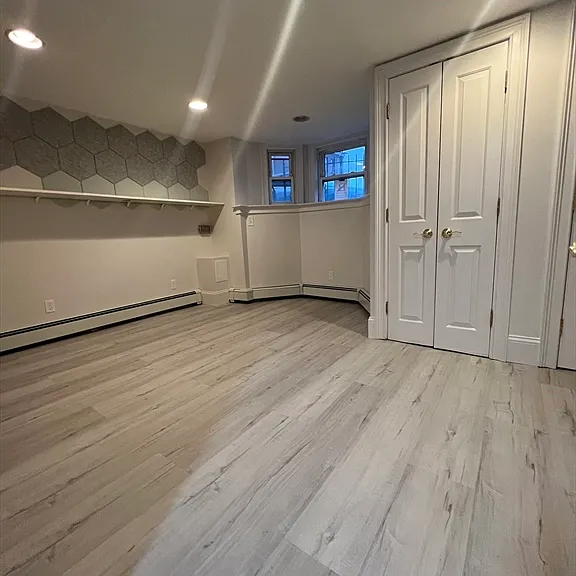 571 E Broadway #1 — Photo 7