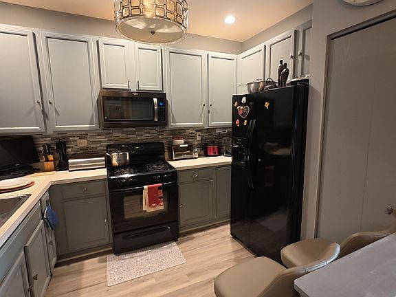 4th image of 2580 Golf Ridge Cir