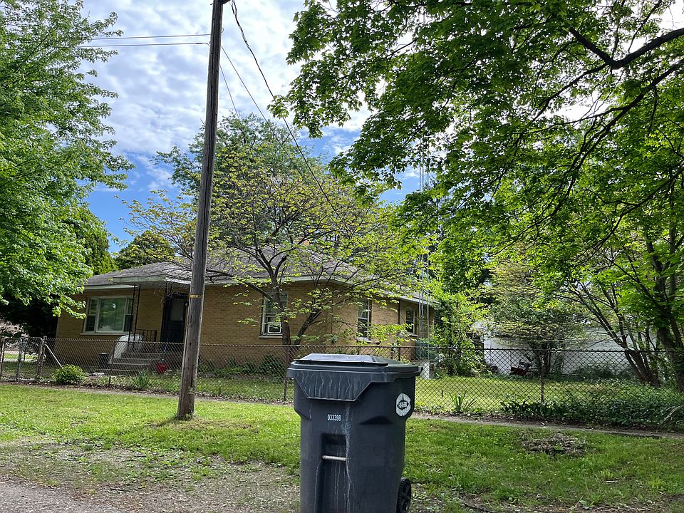 2nd image of 500 E Saint Joseph St