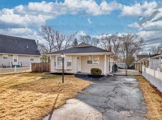 20 Hurstwood Dr, Shirley, NY 11967