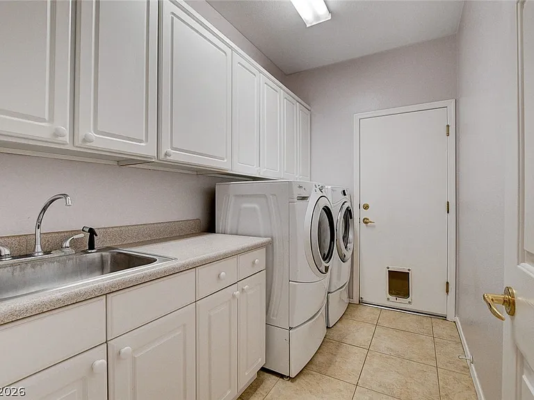 2521 Evansville Ave — Photo 33