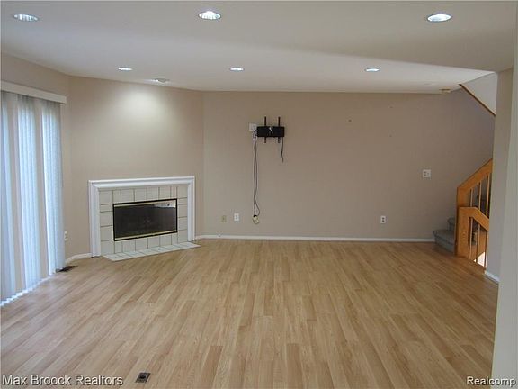 3rd image of 4250 Breckenridge Dr