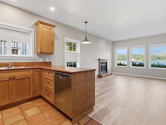 5th image of 1971 Harbour Dr #401