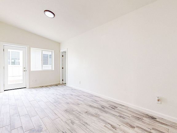 5th image of 2113 Dennis Ln #A