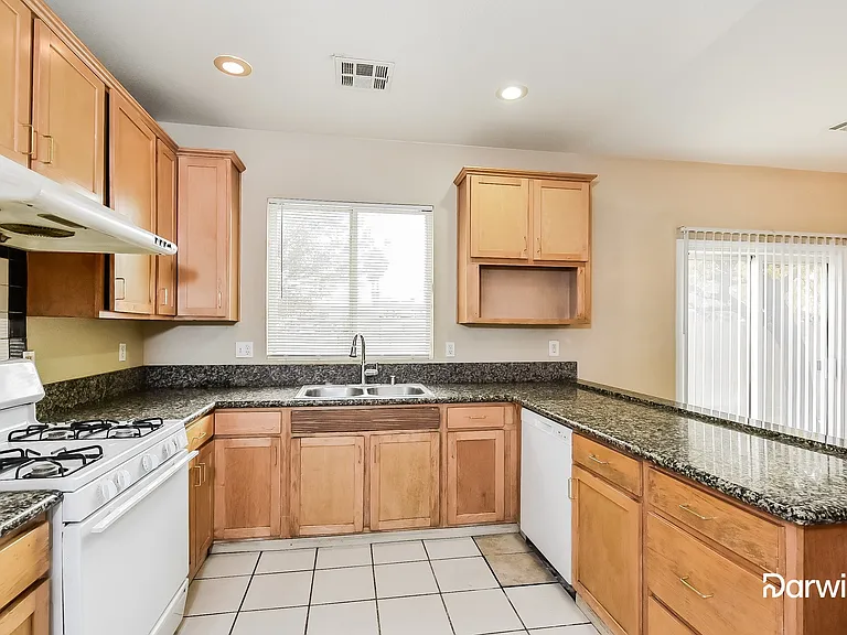 5242 Monterey Park Cir — Photo 3